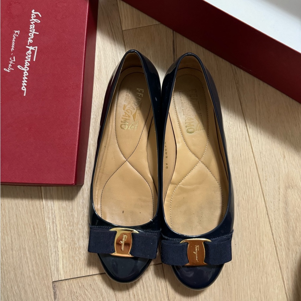 Salvatore Ferragamo ballerina flats in navy blue